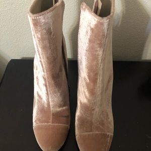 Kendall and Kylie pink booties